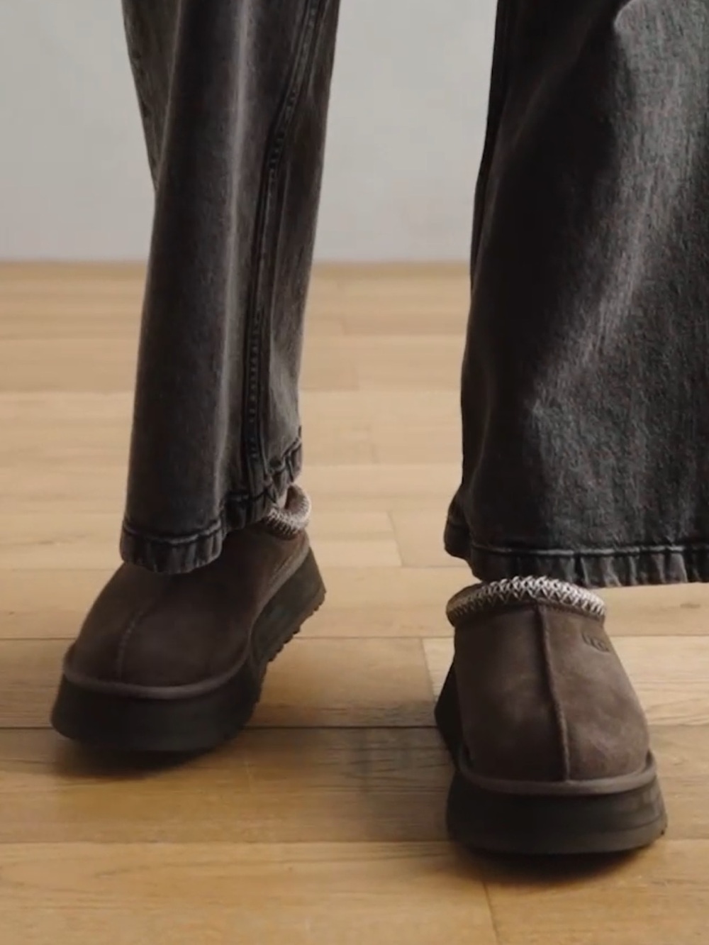 UGG  Tazz
platform - Picture 2 of 13